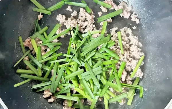 「【節約レシピ】　ごま油香る『モヤシあんかけ』　子供に食べさせてみたら「白米足りるかな…」」の画像