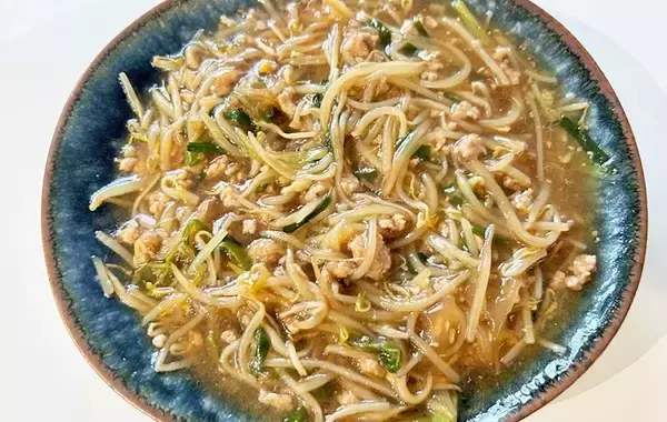 「【節約レシピ】　ごま油香る『モヤシあんかけ』　子供に食べさせてみたら「白米足りるかな…」」の画像