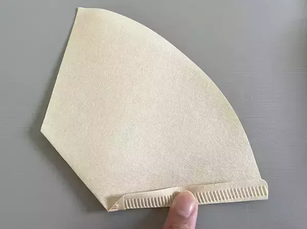 「コーヒーフィルターに『卵』を入れたら…　理想のポーチドエッグが完成する裏ワザ」の画像