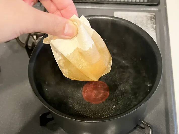 コーヒーフィルターに『卵』を入れたら…　理想のポーチドエッグが完成する裏ワザ