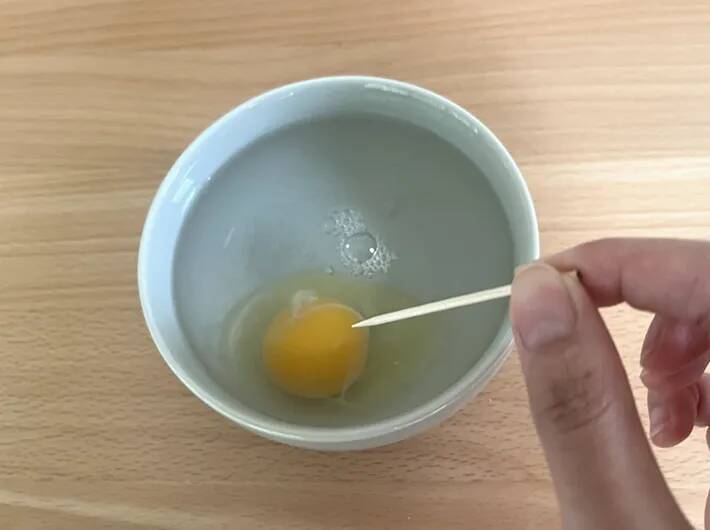 コーヒーフィルターに『卵』を入れたら…　理想のポーチドエッグが完成する裏ワザ