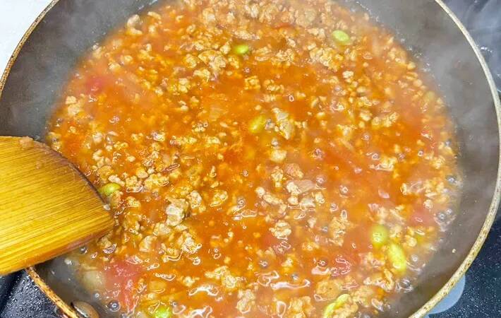 え！あのお菓子がカレーに？　ロッテが教える、パイの実×キーマカレーアレンジ