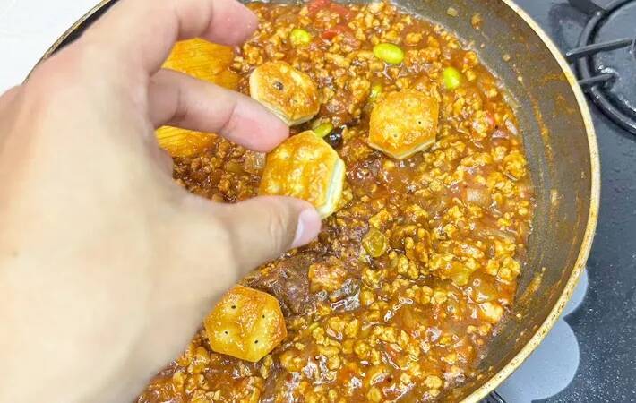 え！あのお菓子がカレーに？　ロッテが教える、パイの実×キーマカレーアレンジ