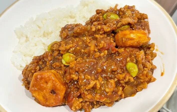 え！あのお菓子がカレーに？　ロッテが教える、パイの実×キーマカレーアレンジ