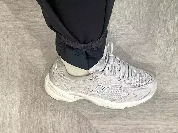 「ダイソーの『べんりベルト』の活用法まとめ　エコバッグやズボンの裾、手帳など、いろんなものに巻けます」の画像