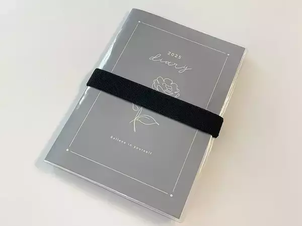 「ダイソーの『べんりベルト』の活用法まとめ　エコバッグやズボンの裾、手帳など、いろんなものに巻けます」の画像