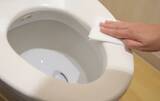 「便座の寿命を縮める掃除法とは？　注意点に「毎回やってた」「知らなかった」【トイレ掃除のコツ4選】」の画像2
