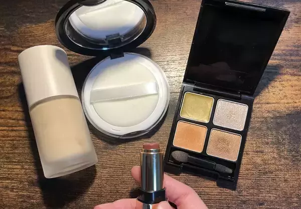 「「どうやって捨てればいいの？」　悩みがちな『コスメの処分方法』をアイテムごとに解説」の画像