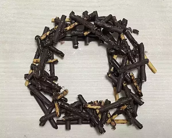 「『ポッキー』を半分に折って…　できた『クリスマスのお菓子』に「かわいい」「これは盛り上がる」」の画像