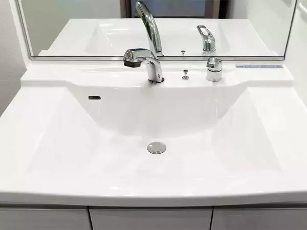 「家族みんなで使うから…」　プロが実践する『洗面所の使い方』で、もう散らからない！