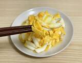 「マヨネーズの代わりに『黄身』を使う！　卵2個で作るぜい沢サラダに「濃厚」「食感が面白い」」の画像7
