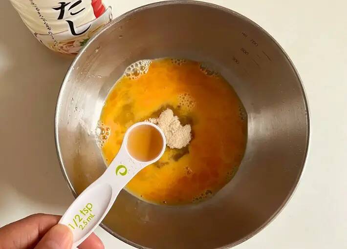『大さじ1杯』入れてみて！　濃厚なめらかな玉子焼きに「プリンみたい」「いつものより好き」