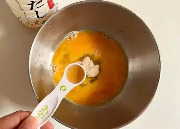 「『大さじ1杯』入れてみて！　濃厚なめらかな玉子焼きに「プリンみたい」「いつものより好き」」の画像