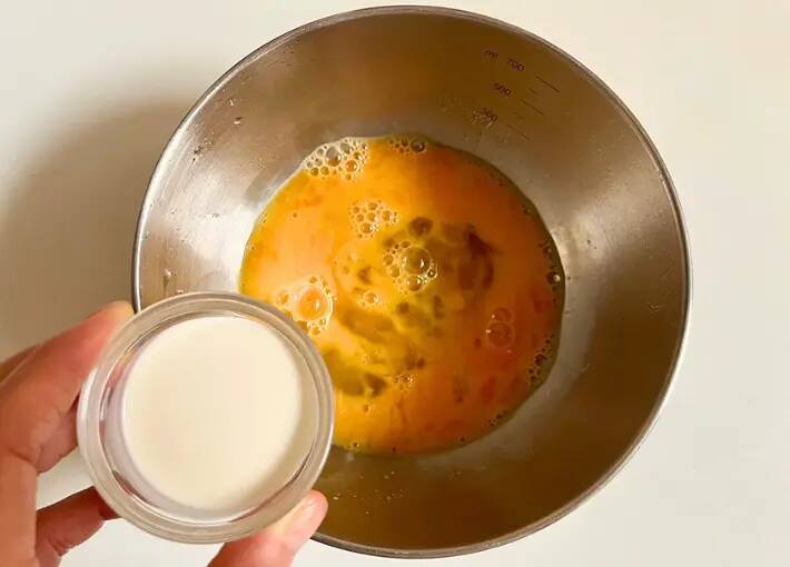 『大さじ1杯』入れてみて！　濃厚なめらかな玉子焼きに「プリンみたい」「いつものより好き」