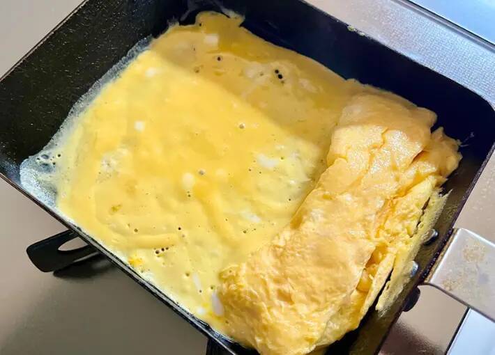 『大さじ1杯』入れてみて！　濃厚なめらかな玉子焼きに「プリンみたい」「いつものより好き」