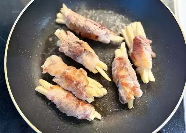 「冷凍ポテトは揚げません　豚こま肉で巻いて焼くと？「想像以上」「また作る！」」の画像