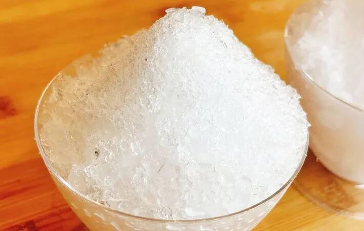 家のかき氷、凍らせる前の『大さじ6杯』で変わった！ガリガリ氷が「お店のフワフワ」になる裏技