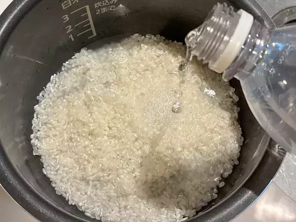 ご飯の仕上がりが『炭酸水1本』で変わる　簡単ワザを試すと「いつもよりふっくら！」