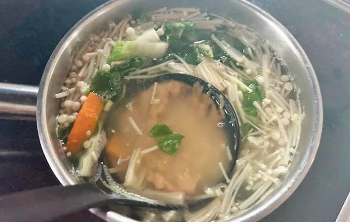 味噌汁を見た息子が「なんか白くない？」　ちょい足しした意外な食材とは…？