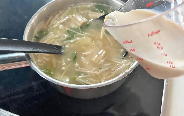 味噌汁を見た息子が「なんか白くない？」　ちょい足しした意外な食材とは…？