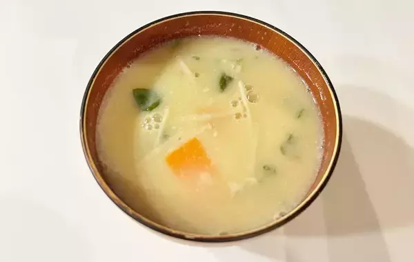「味噌汁を見た息子が「なんか白くない？」　ちょい足しした意外な食材とは…？」の画像