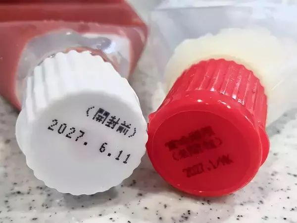 開封後も賞味期限まで大丈夫？　捨てる前に確認したい食品表示の見方