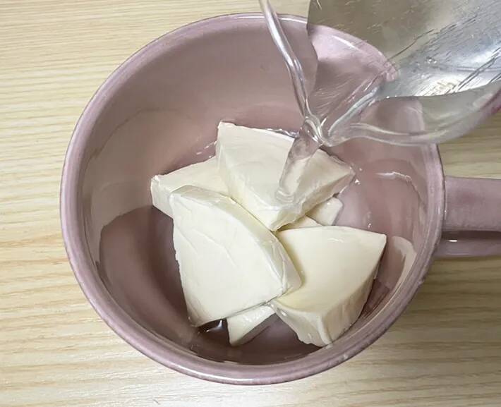 水と一緒に1個まるごとレンチン！　『チーズデザート6P』の冷凍スイーツを試してみた