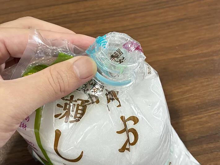 ペットボトルを『3cm』切るだけ！　調味料保存に便利な再利用法が「簡単」