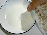 「ペットボトルを『3cm』切るだけ！　調味料保存に便利な再利用法が「簡単」」の画像7