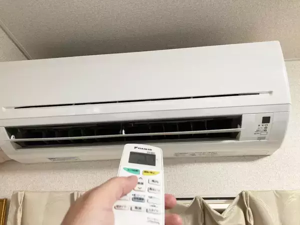 夏の就寝時、エアコンは『タイマー』と『つけっぱなし』どっちにすべき？　ダイキンに聞いてみた