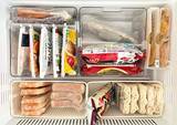「冷凍食品と保冷剤でパンパンな冷凍庫　整理のプロが収納すると【アイディア7選】」の画像2