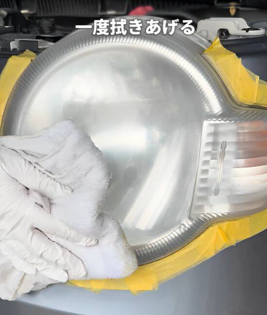 「衝撃！」「気持ちいい」　車のヘッドライトの黄ばみをスッキリ落とす方法