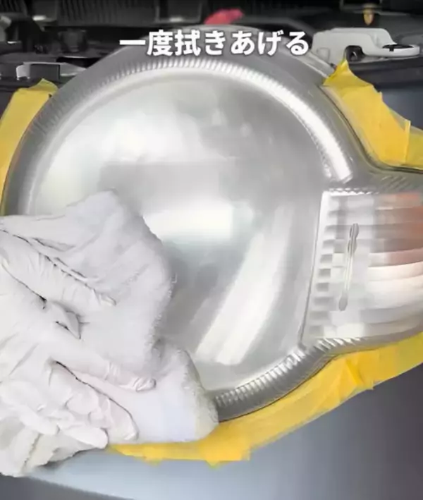 「「衝撃！」「気持ちいい」　車のヘッドライトの黄ばみをスッキリ落とす方法」の画像