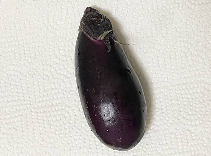 炊飯器にナスを丸ごとドボン　炊きあがりに「病みつきになる」「おにぎりにもいい」
