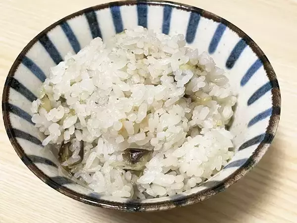 「炊飯器にナスを丸ごとドボン　炊きあがりに「病みつきになる」「おにぎりにもいい」」の画像