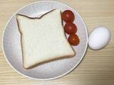 「フライパンで作る『ホットサンド』　食パン1枚を4等分にカットして卵を流し込むと…？」の画像2