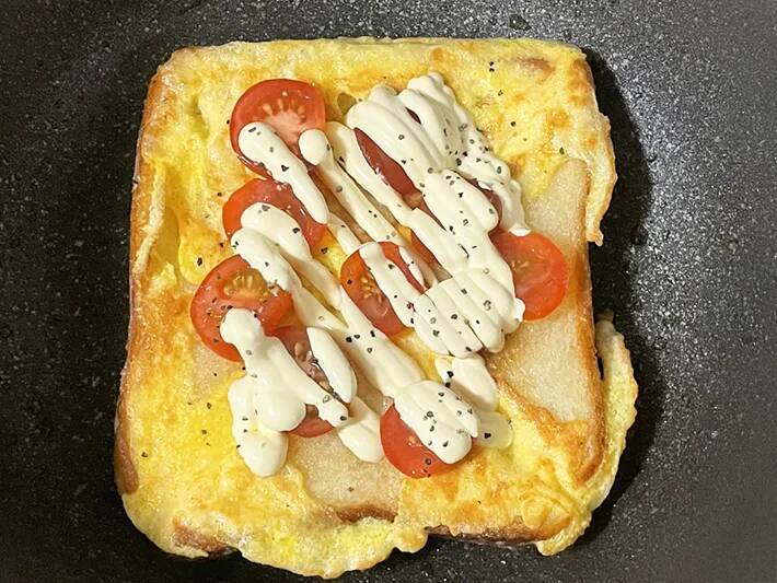 フライパンで作る『ホットサンド』　食パン1枚を4等分にカットして卵を流し込むと…？