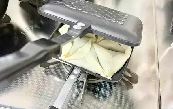 「食べた夫が「また作って！」　シソと餃子の皮で包んだのは…【簡単つまみレシピ】」の画像