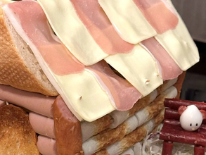 6時間かけて作った『食べられる家』　酒飲み歓喜な大作に「すごすぎて爆笑」「天才の発想」