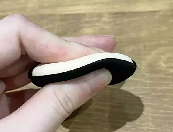 「使い心地がよすぎてヘビロテ確定！　110円のメイクパフで「厚塗り感ない」「とにかくきれい」」の画像