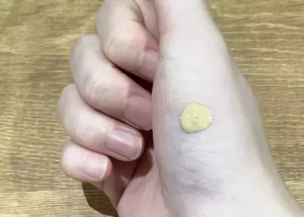 「使い心地がよすぎてヘビロテ確定！　110円のメイクパフで「厚塗り感ない」「とにかくきれい」」の画像