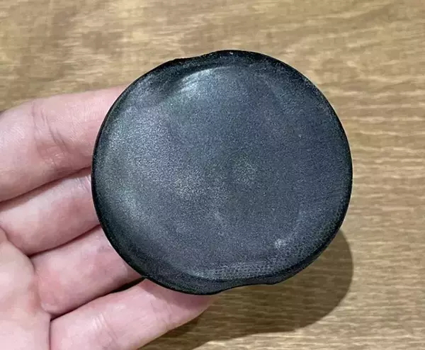 「使い心地がよすぎてヘビロテ確定！　110円のメイクパフで「厚塗り感ない」「とにかくきれい」」の画像