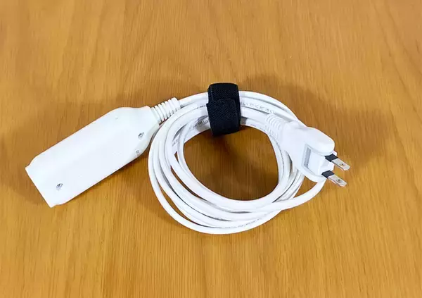 「ダイソーで売ってた4本入りのゴムベルト　収納の悩みが解決する意外な使い方とは？」の画像