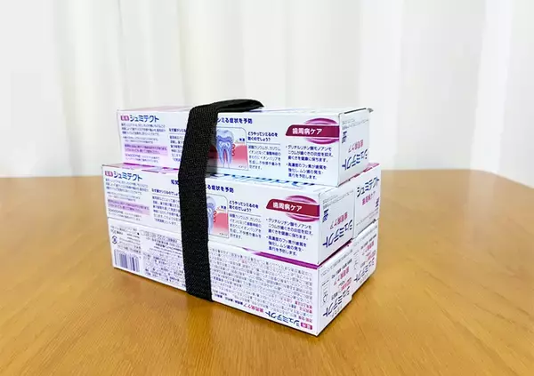 「ダイソーで売ってた4本入りのゴムベルト　収納の悩みが解決する意外な使い方とは？」の画像