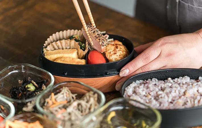 『ゆでる、蒸す、煮る』ではなく…　弁当の食中毒を防ぐおかずの作り方とは