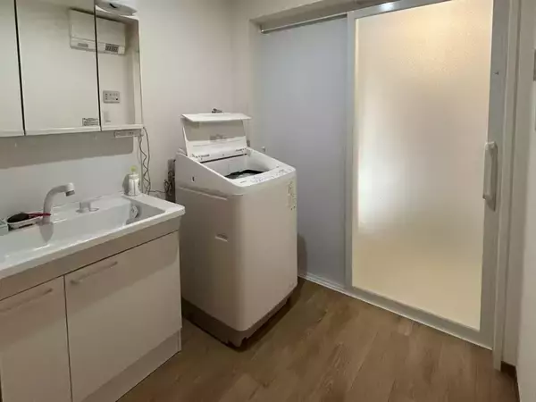 洗面所の専用グッズは使いません！　身近な文房具の活用術に「早く知りたかった」【収納テク4選】