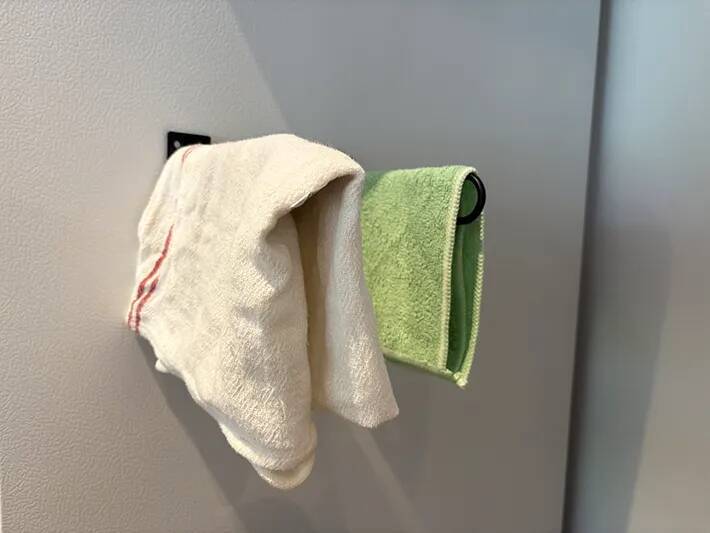 【セリア】100均の『U型ブラケット』を活用！　3つの活用法に「スッキリ収納できた」