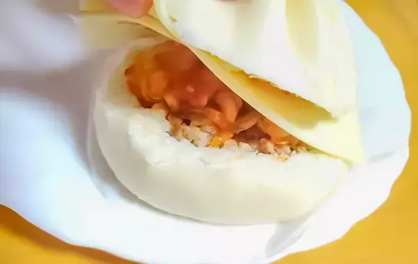 「夫に作ったら「また食べたい！」　カットした肉まんに詰めたのは…」の画像