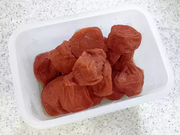 梅干しに『白いポツポツ』…食べてもOK？　メーカーに聞いた
