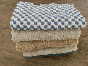 洗面所の棚を開けて思わず二度見？　崩れないタオルの秘密に「この発想はなかった」【家事テク4選】